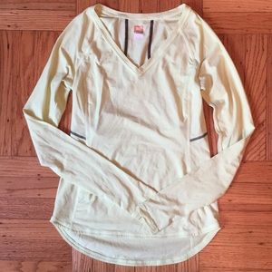 Lucy activewear workout top with thumb holes